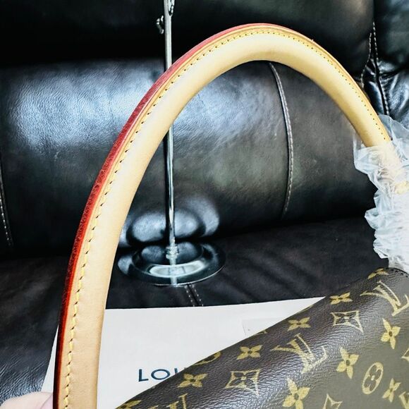 Brand New Louis Vuitton Mini Looping - Picture 2 of 15